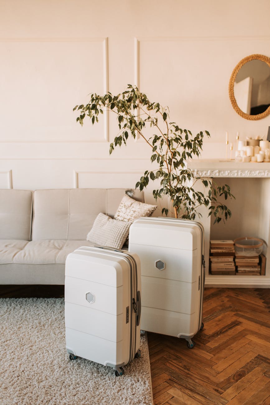 THE BEST ITEMS TO KEEP YOU ORGANIZED WHEN TRAVELING